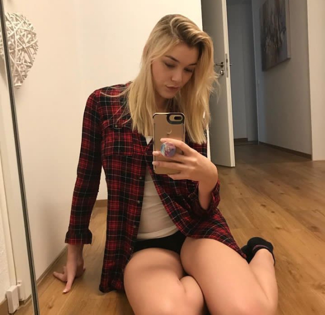 Sexy Amanda 30 5'3 or under(160cm),Tall,Blonde,Spanish,J cup